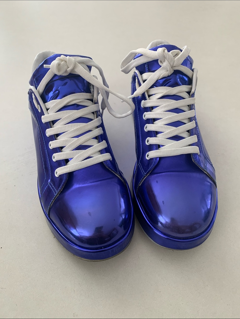 Camuzares Shiny Metallic Blue High-Top Sneakers with White Laces